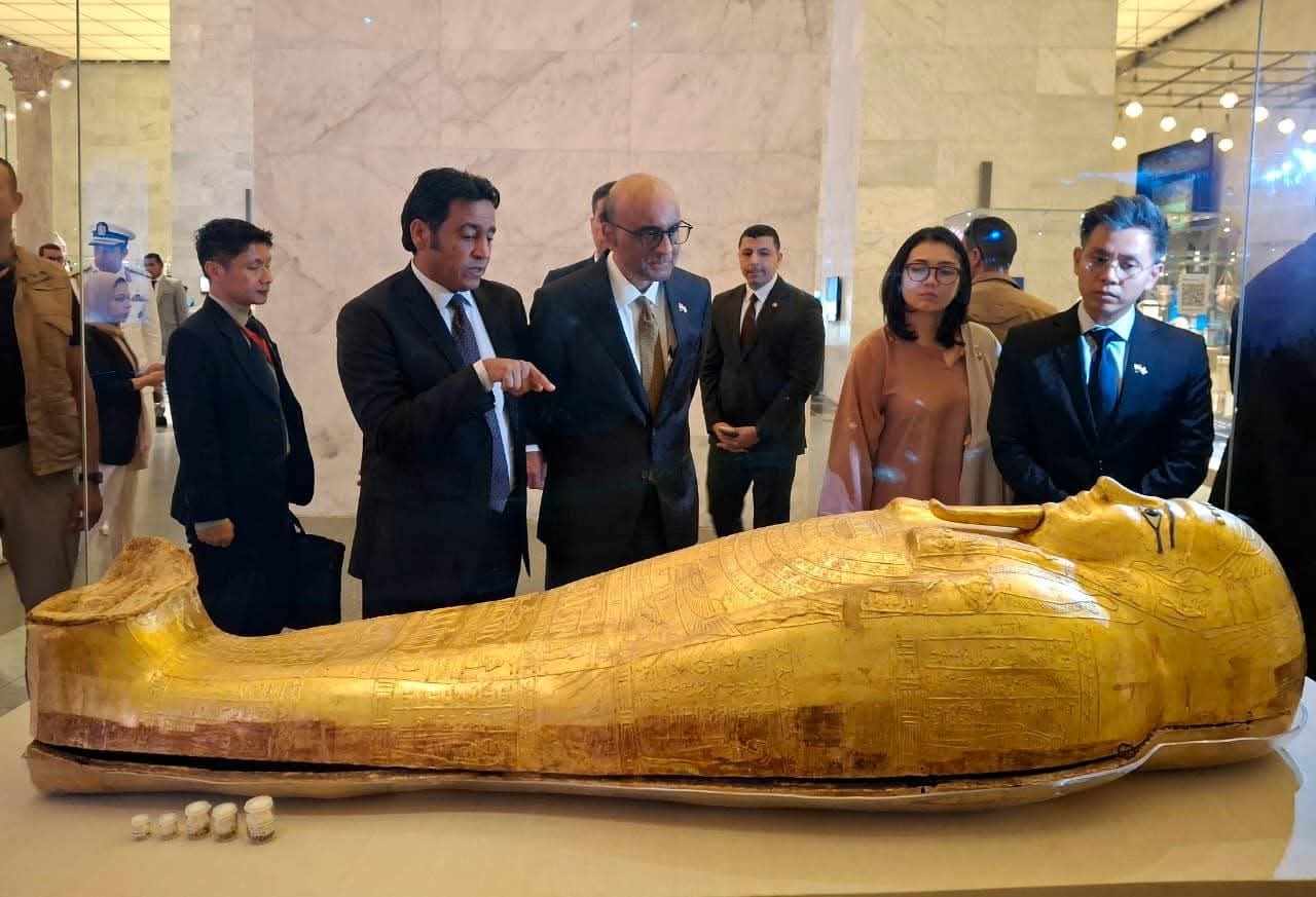 رئيس سنغافورة يزور المتحف القومي للحضارة المصرية ويثمن تراث مصر الغني