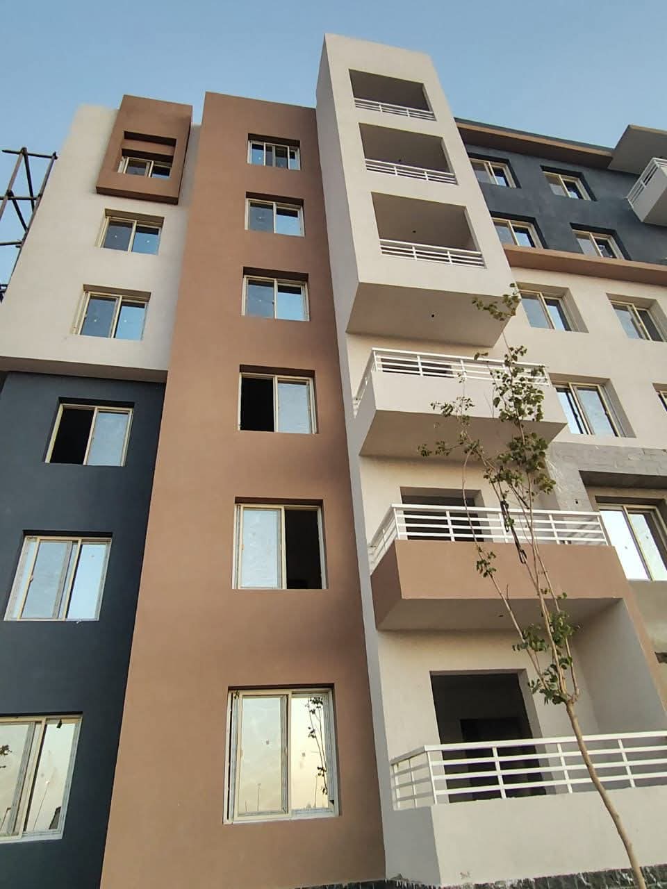 "وزير الإسكان يتابع تقدم تنفيذ مشروع ديارنا بـ23 مدينة جديدة"