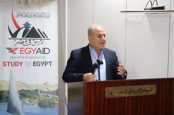 سفير مصر في الرباط يلتقي أعضاء الجالية المصرية في المغرب