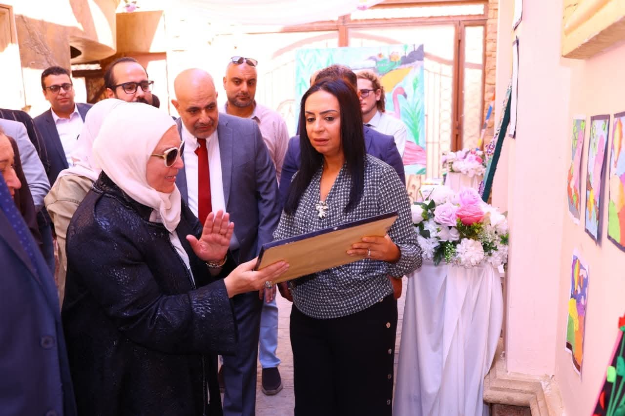وزيرة التضامن تتفقد أكاديمية ألزهايمر ووحدة "الرعاية عن بُعد" وتفتتح معرضًا لإبداعات كبار السن بالباقيات الصالحات