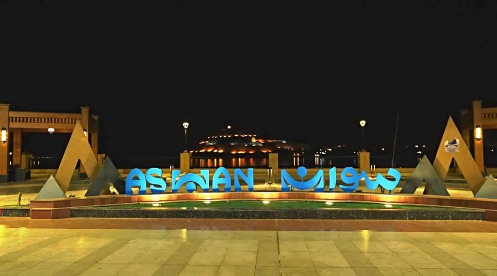 أسوان تتزين لاستقبال العام الجديد.. لمسات جمالية وإضاءات مبهرة استعدادًا للأعياد