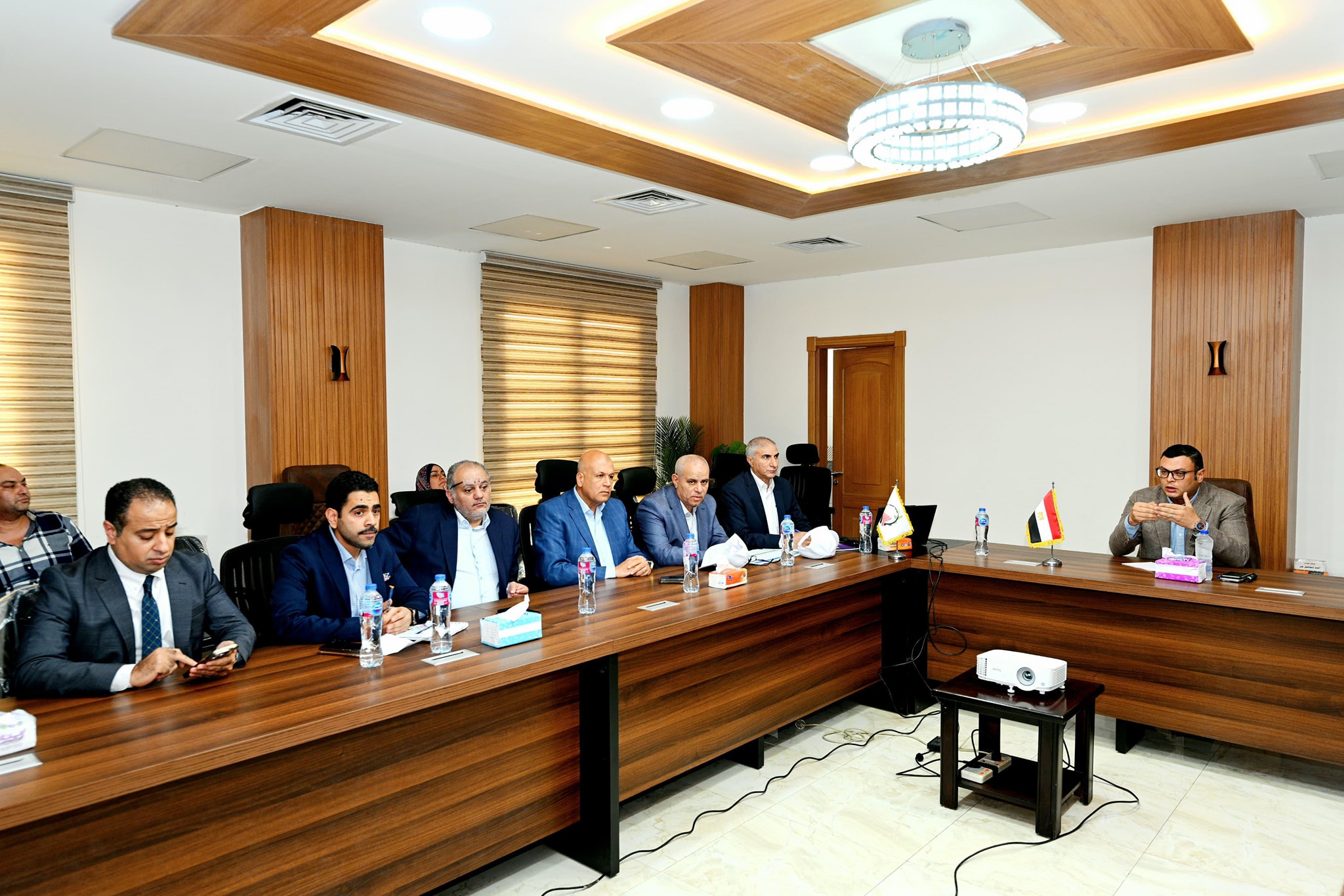 وزير الإسكان يتابع مستجدات تقنين الأراضي بمدينتي العبور الجديدة والشروق ويوجه بتقارير متابعة شهرية