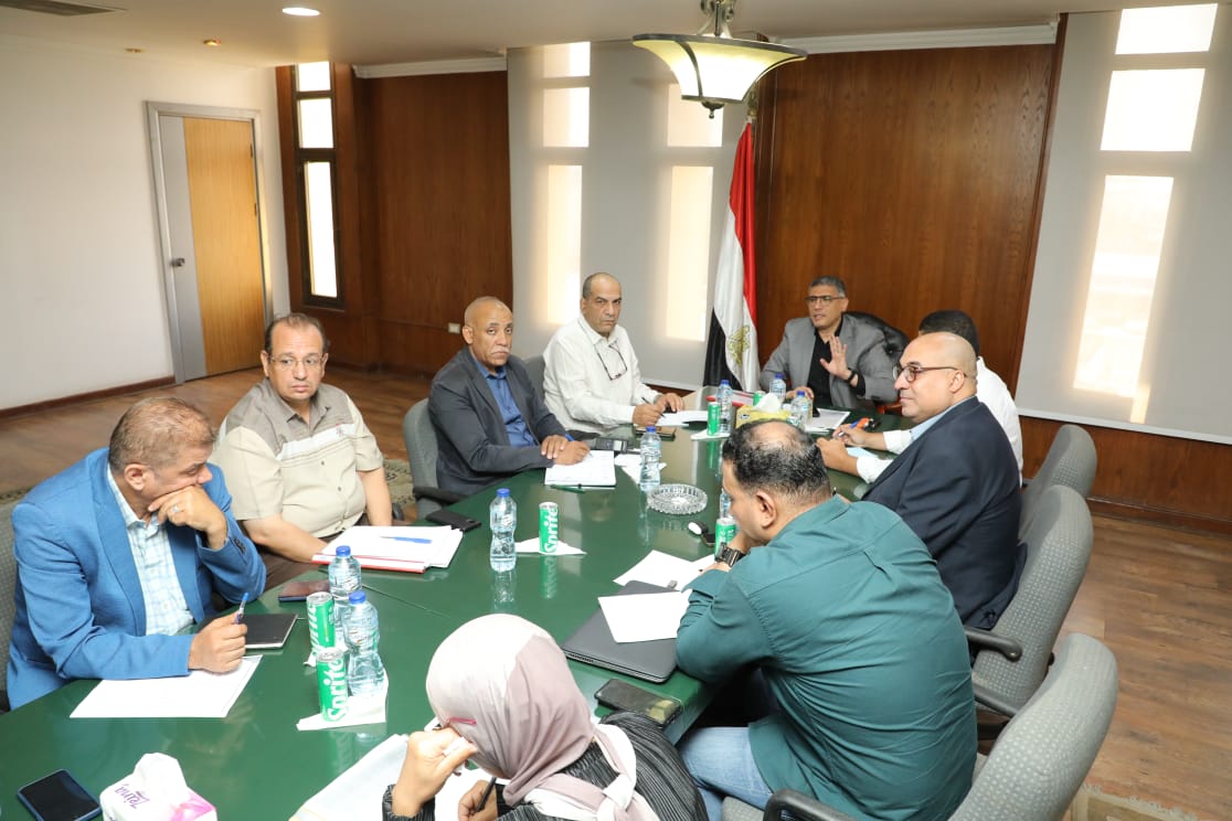 محافظ الجيزة يتابع أعمال تطوير البنية التحتية بالمنطقة الصناعية والاستثمارية بأبو رواش