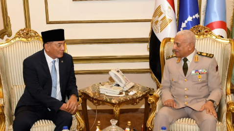 وزيرا الدفاع المصري والأندونيسي يناقشان سبل التعاون العسكري
