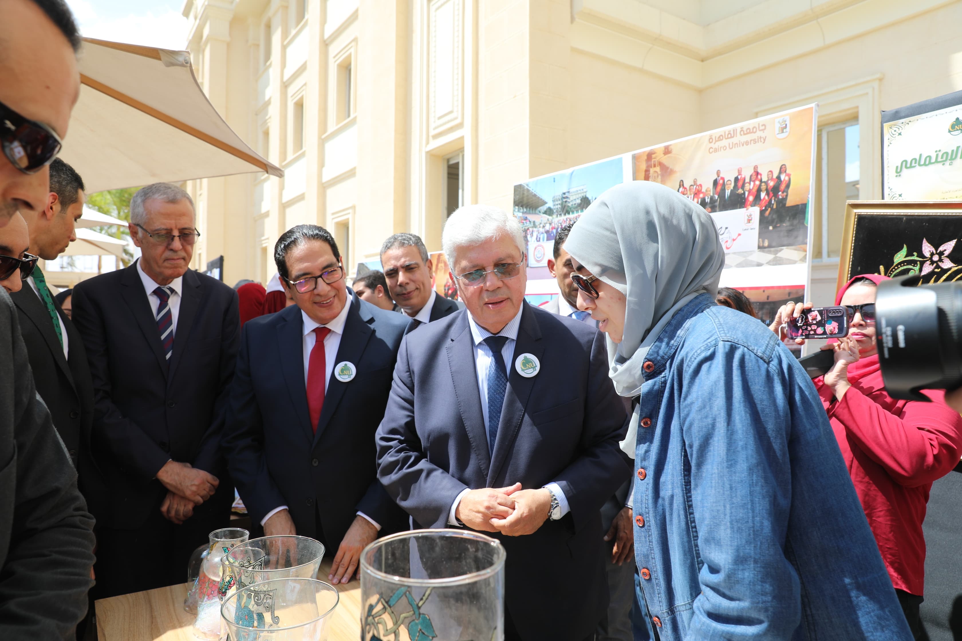 في أول يوم دراسة بالجامعات: وزير التعليم العالي يبدأ العام الجامعي بتفقد جامعة القاهرة الأهلية ويطمئن على انتظام الدراسة بها