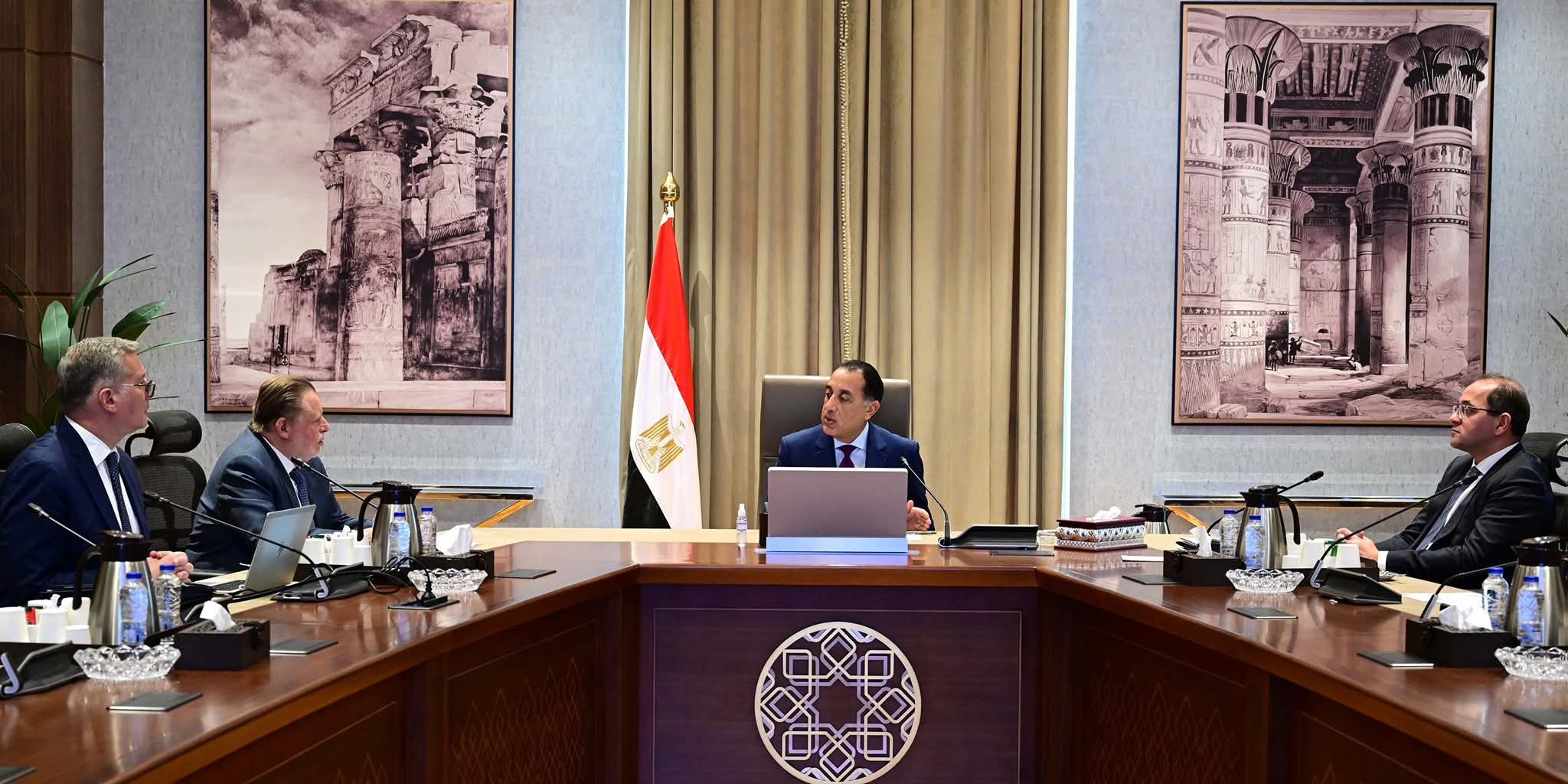 رئيس الوزراء يتابع توافر الاحتياطي الإستراتيجي من المنتجات البترولية وموقف سداد مستحقات الشركاء الأجانب بقطاع