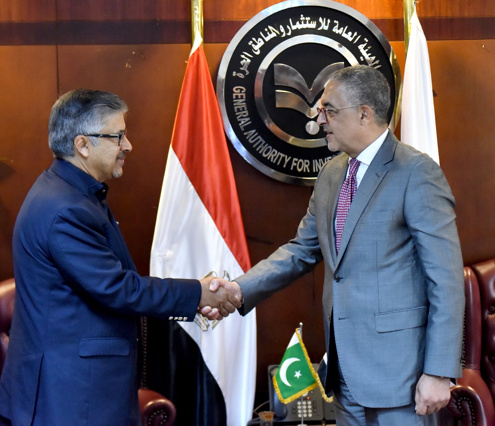 هيئة الاستثمار تبحث مع السفير الباكستاني بالقاهرة تعزيز الشراكة الاقتصادية وزيادة الاستثمارات المشتركة