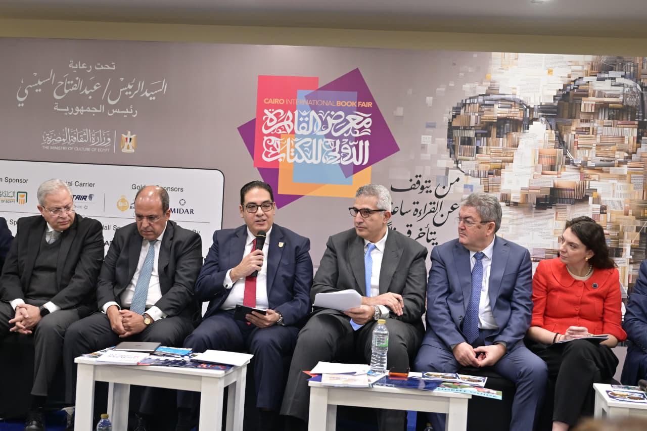 رئيس جامعة القاهرة في الندوة المصرية–الرومانية بمعرض الكتاب 2026 لتعزيز التعاون الأكاديمي