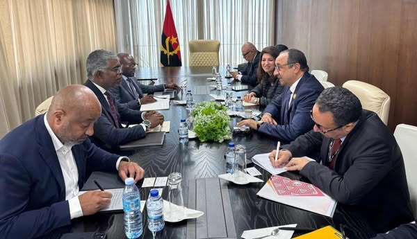 وزير قطاع الأعمال يلتقي بوزيري النقل والبترول الأنجوليين على هامش قمة لواندا