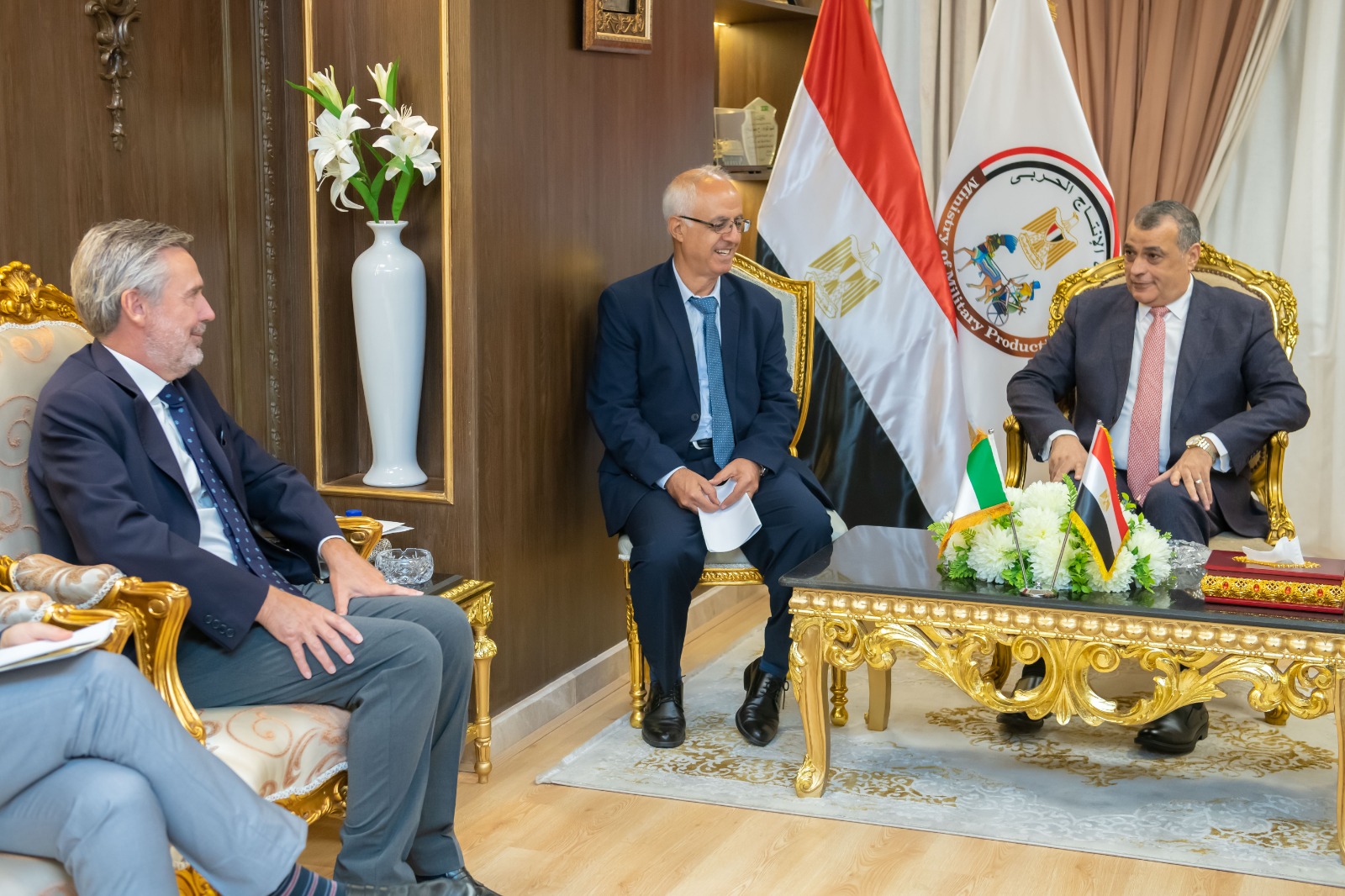 وزير الإنتاج الحربي يبحث مع السفير الإيطالي تعزيز التعاون الصناعي والعسكري المشترك