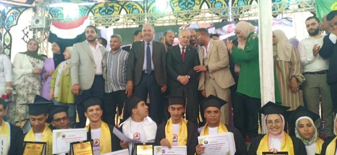 حزب الجبهة الوطنية بالقليوبية يكرم أوائل الطلاب بمؤسسة الدلتا التعليمية