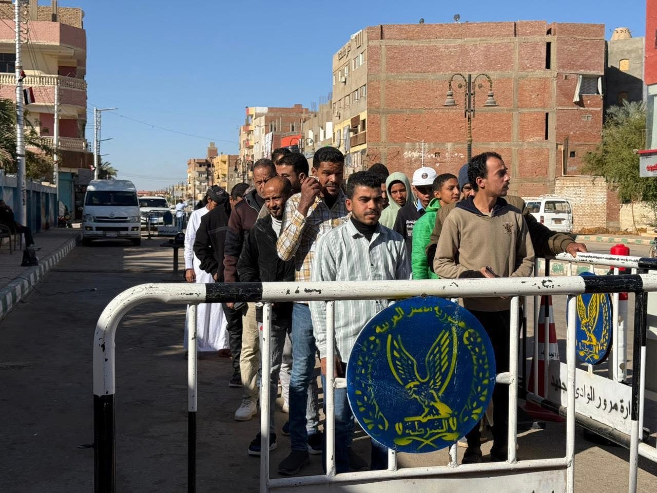 انتظام كامل باللجان.. مدرسة الشهيد أحمد المنسي بالداخلة تواصل استقبال الناخبين في اليوم الثاني لانتخابات الدوائر الملغاة