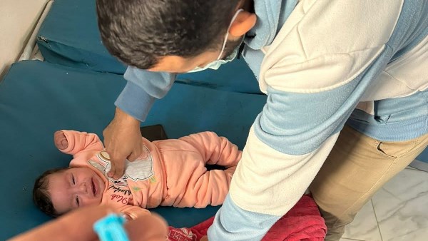 ابتلعت جزءً من ولاعة.. مستشفى هيري تنقذ رضيعة من الموت في المنوفية