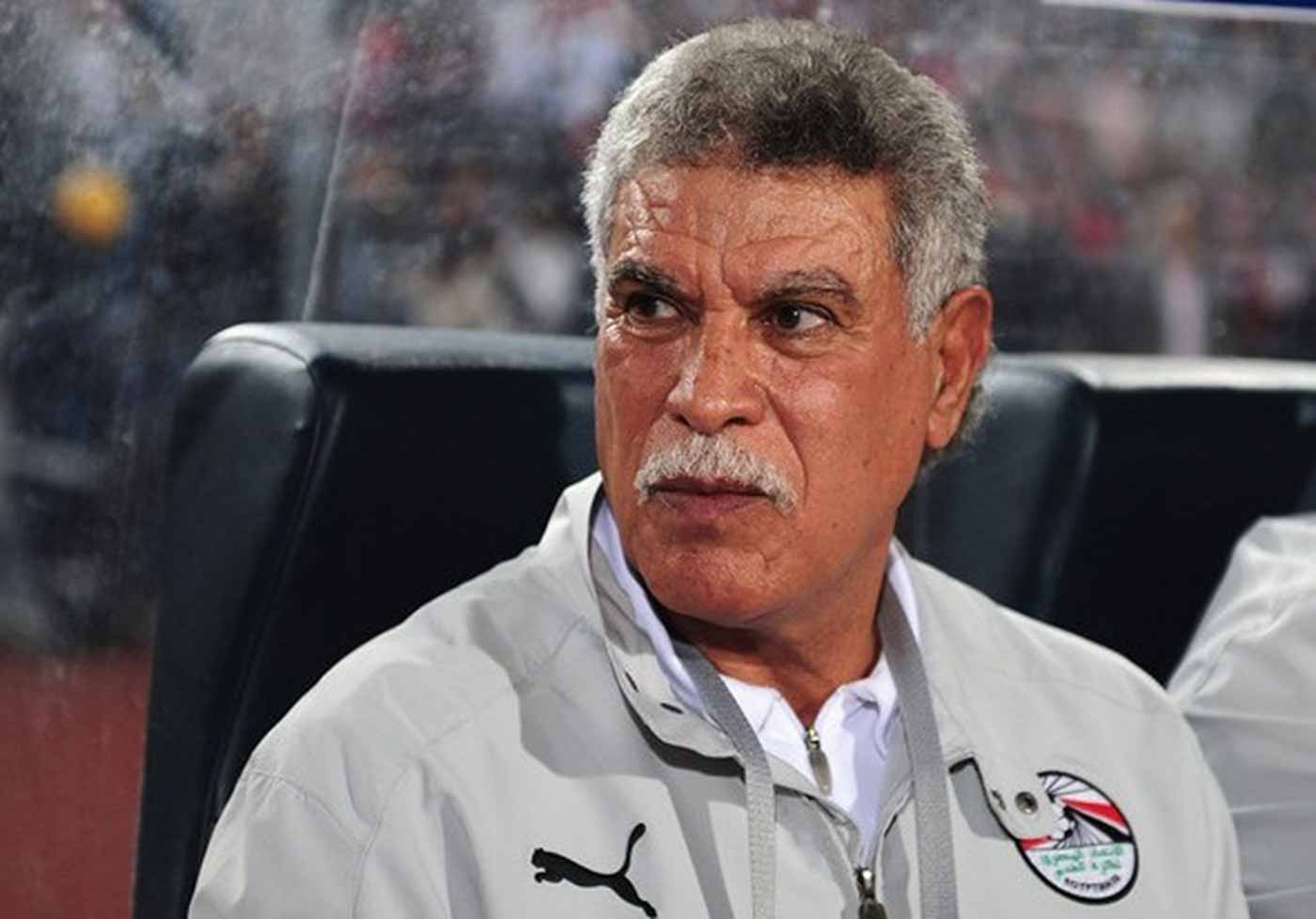 يحتاج للدعاء.. حسن شحاتة داخل غرفة العمليات الآن