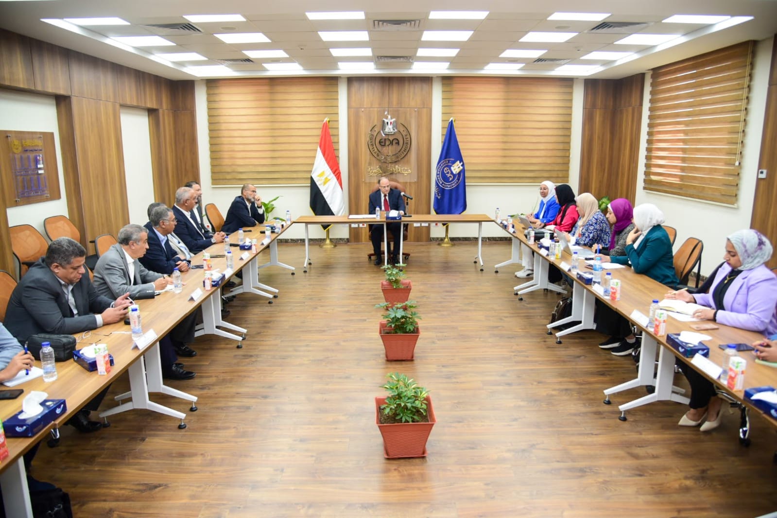 ضمن مبادرة سحب الأدوية منتهية الصلاحية.. رئيس هيئة الدواء المصرية يستقبل ممثلي شركات التوزيع