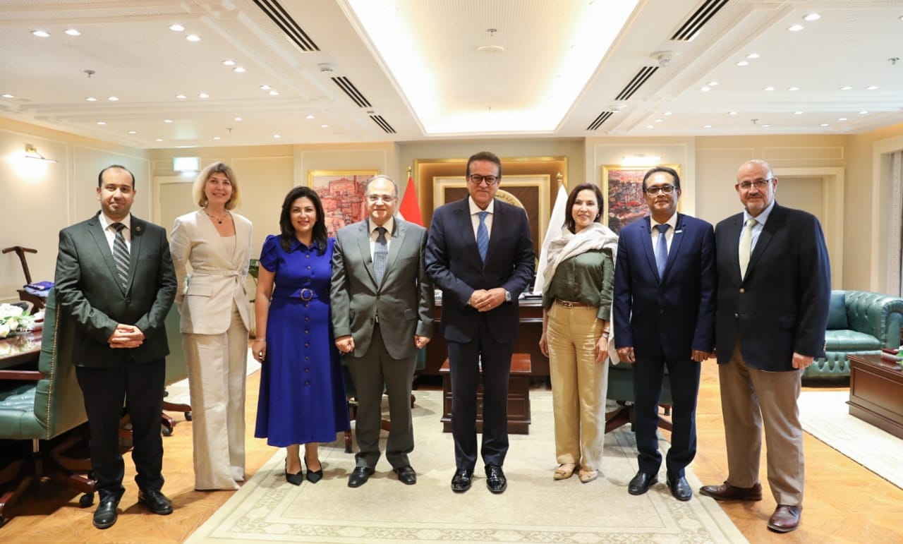 وزير الصحة يستقبل وفد «الصحة العالمية» للاستعداد لتجديد الاعتماد الدولي لهيئة الدواء المصرية بالمستوي الثالث والحصول على المستوى الرابع