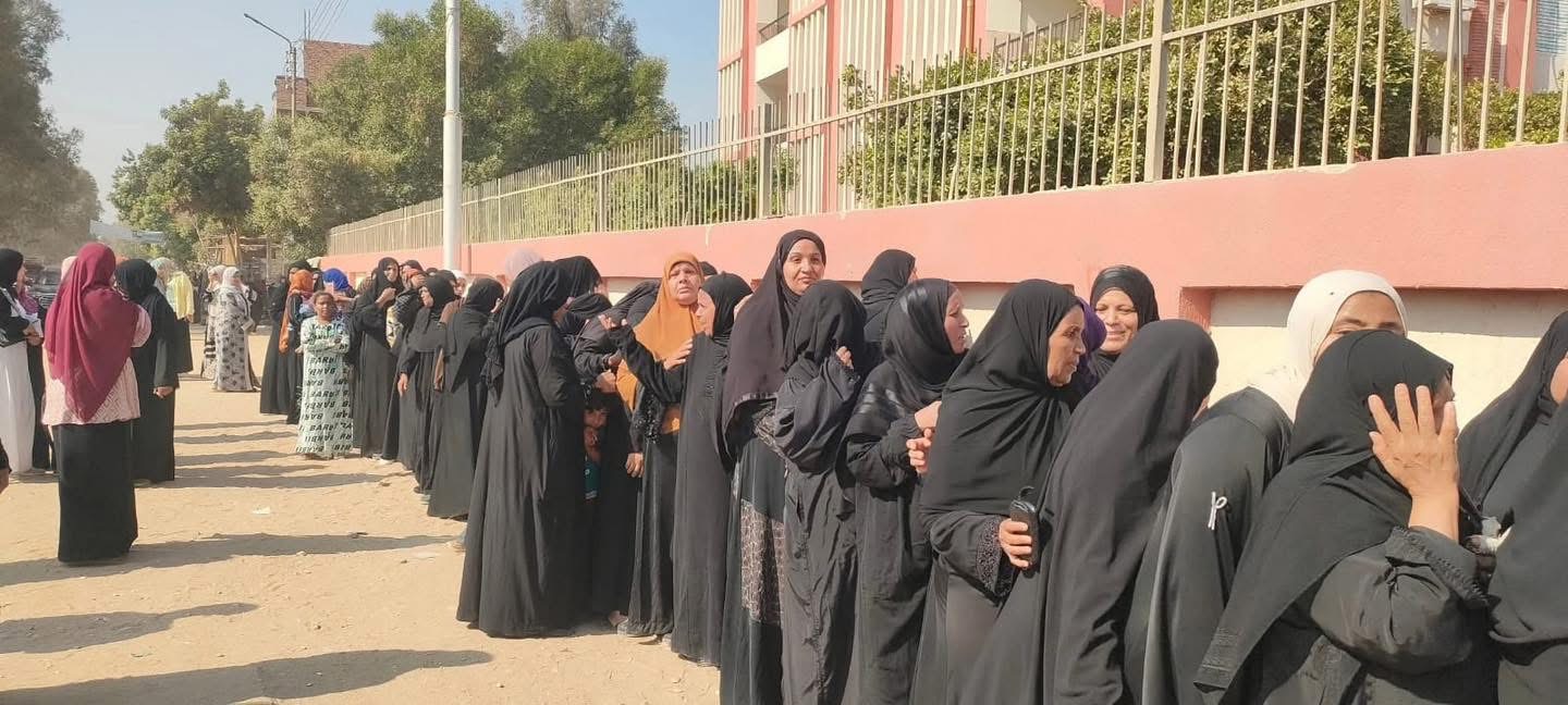 فرحة الصعايدة.. لجان الاقصر تواصل استقبال الناخبين
