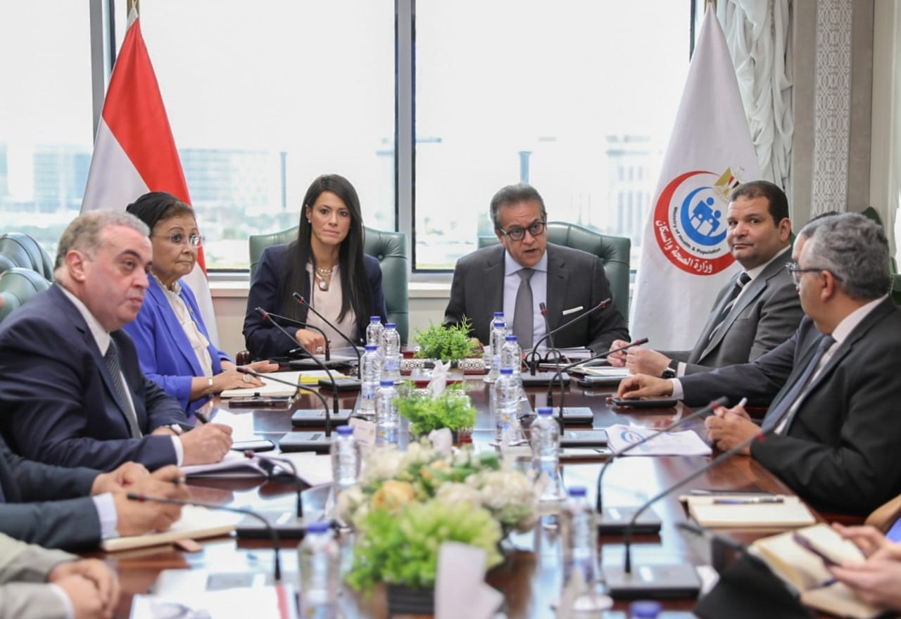 وزاراتا  الصحة  والتخطيط والتعاون الدولي يناقشا معدلات الانجاز بملف الاستثمارات وحجم الإنفاق على المشروعات والبرامج الصحية