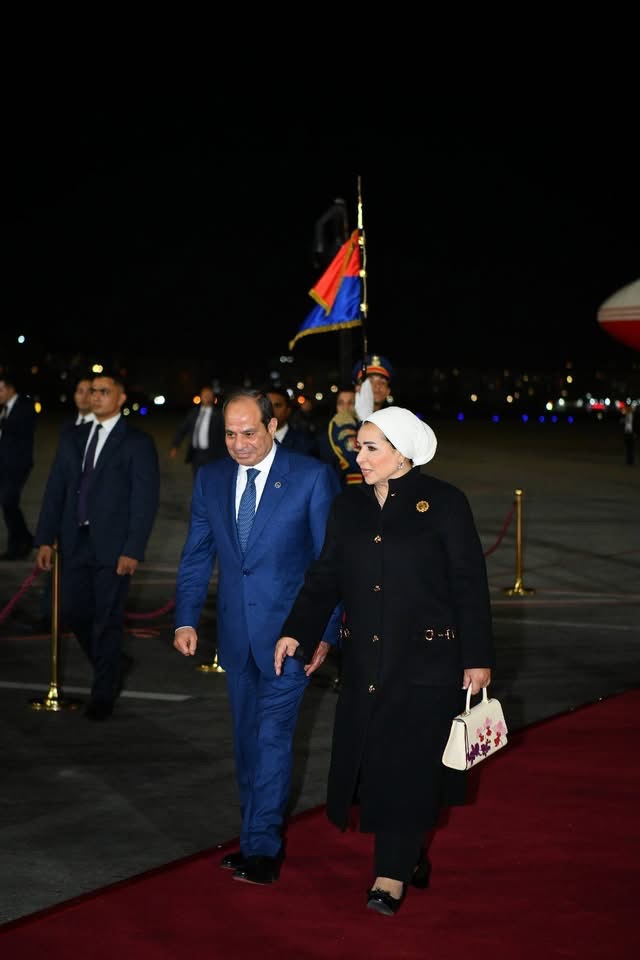 قرينة الرئيس السيسي في وداع ضيوف مصر