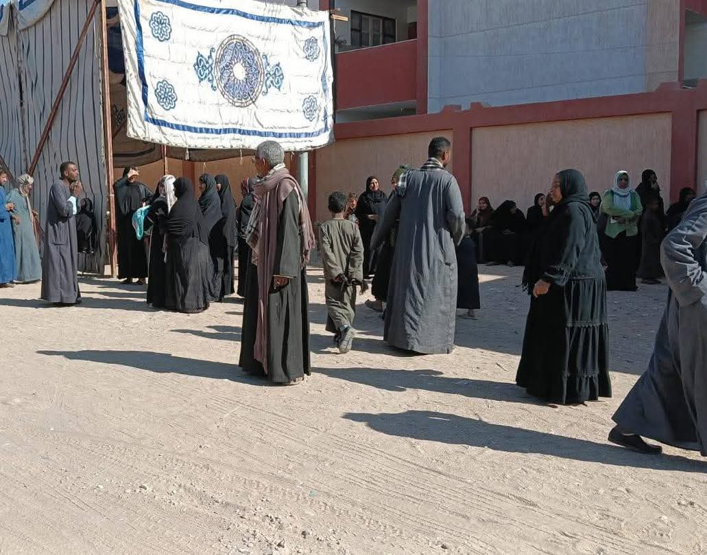 توافد الناخبين على اللجان الانتخابية بإسنا بالأقصر في اليوم الأول لإعادة انتخابات الدوائر الـ27 الملغاة