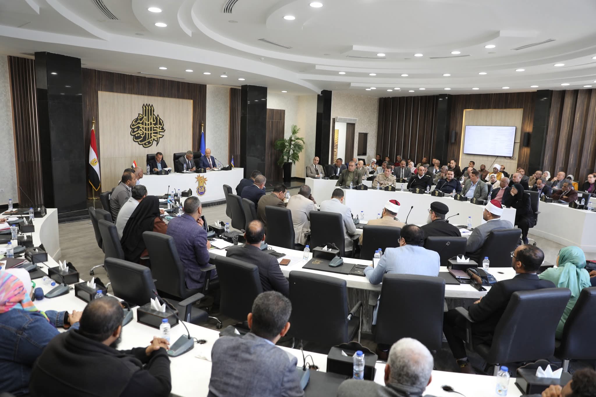 محافظ أسوان اختيار 4 مدارس للعمل بنظام التكنولوجيا التطبيقية وفق المعايير الدولية لتأهيل الطلاب لسوق العمل
