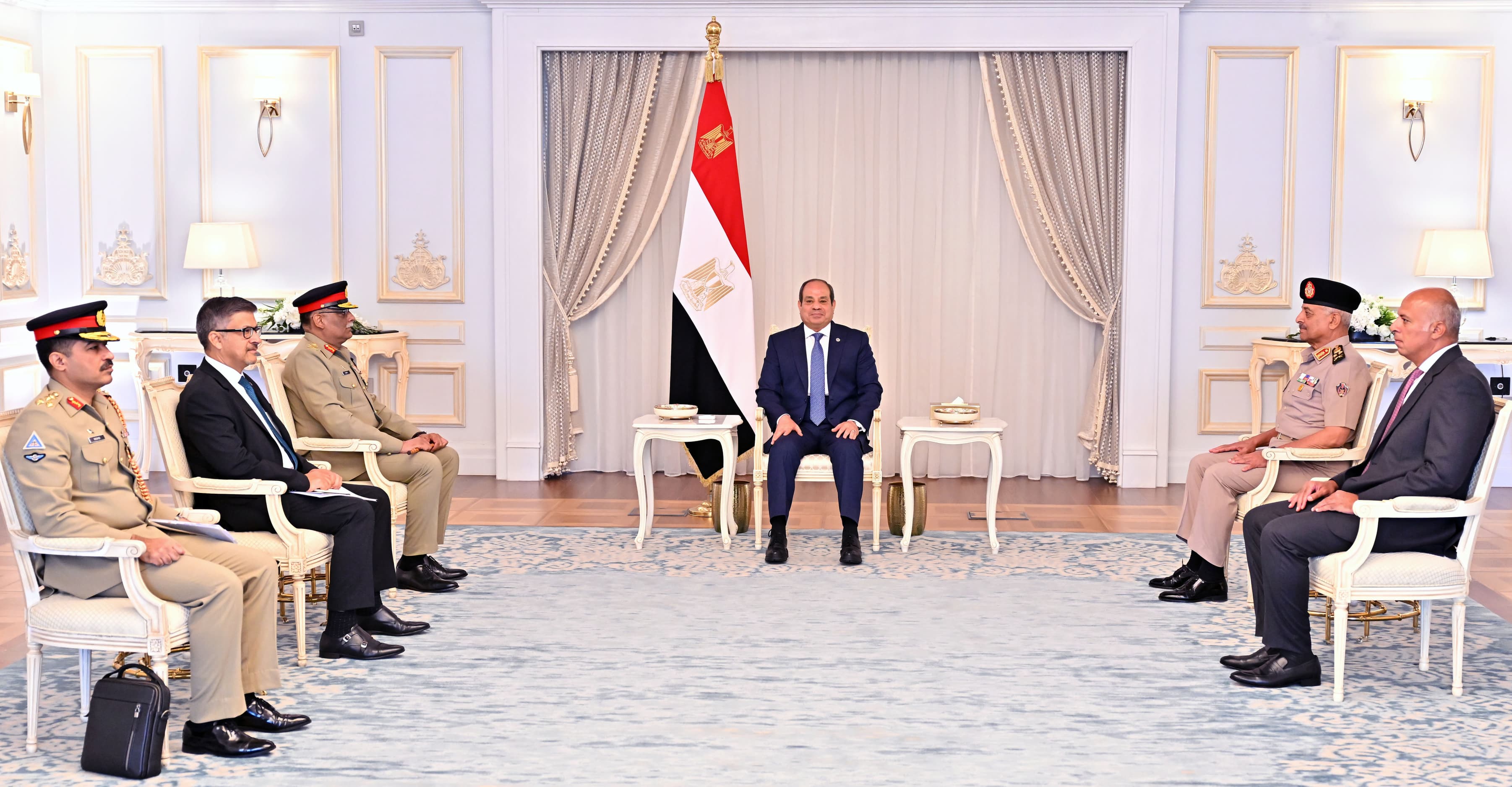 الرئيس السيسي يبحث مع رئيس أركان باكستان التعاون الأمني وتطورات غزة وجنوب آسيا
