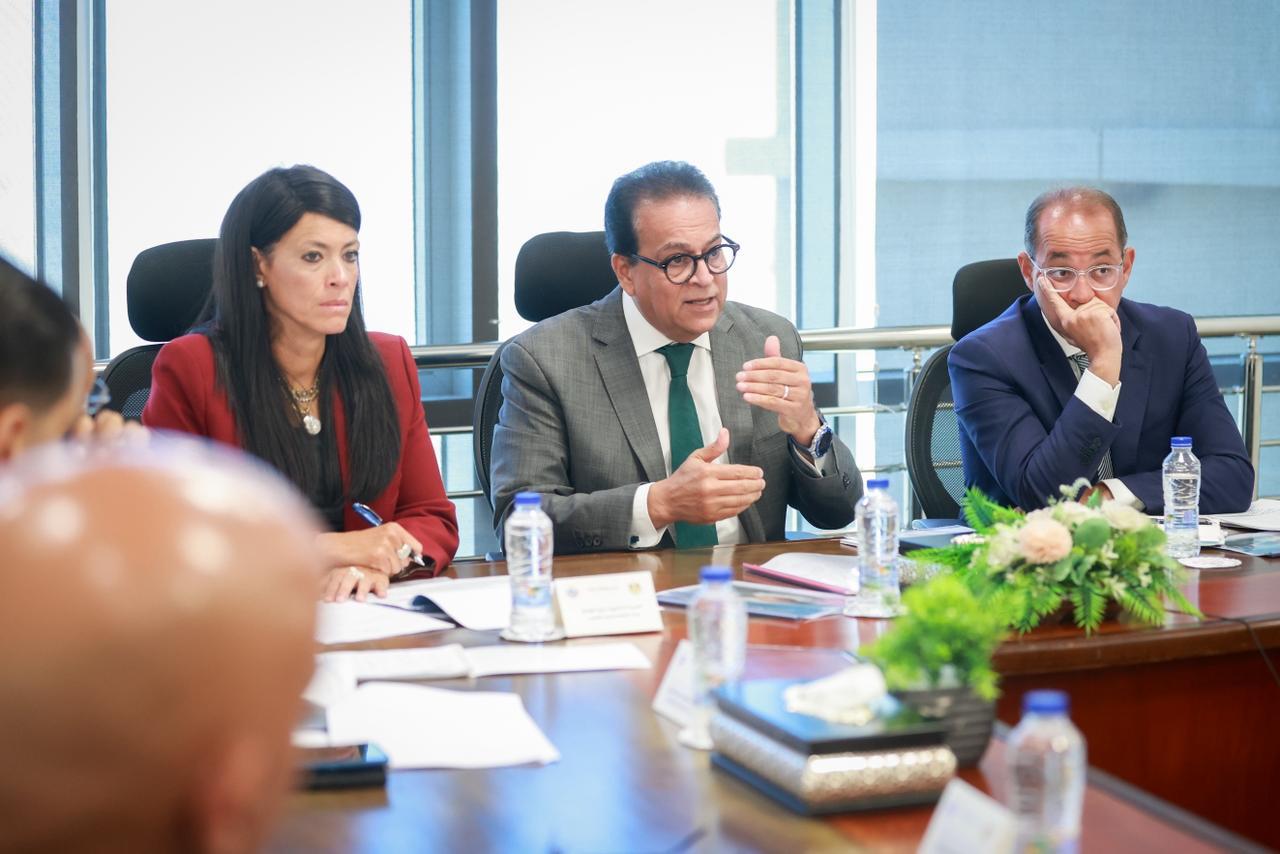 نائب رئيس مجلس الوزراء وزير الصحة يبحث خطط شركة «أكدبما» النهوض بالصناعات الدوائية وفتح أسواق جديدة للتصدير