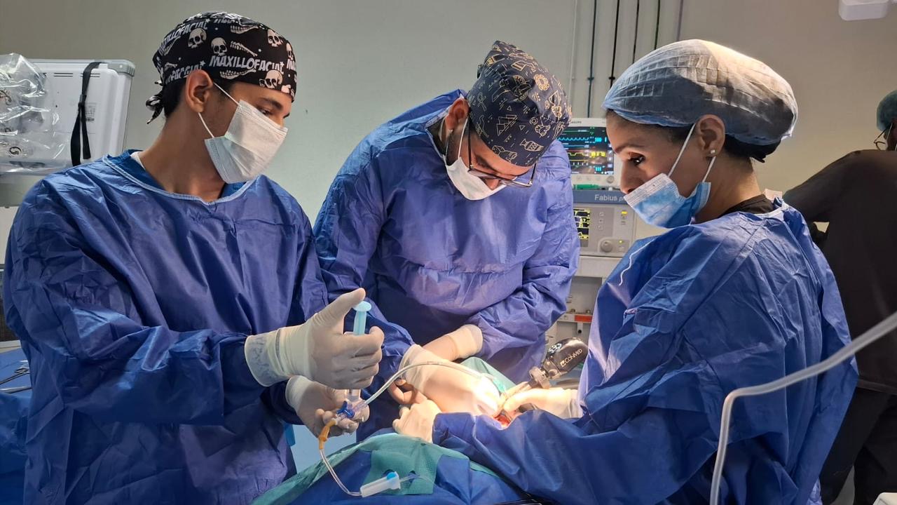 طفرة طبية بجنوب الصعيد.. أول جراحات وجه وفكين بالمنظار في مستشفيات الرعاية الصحية بأسوان