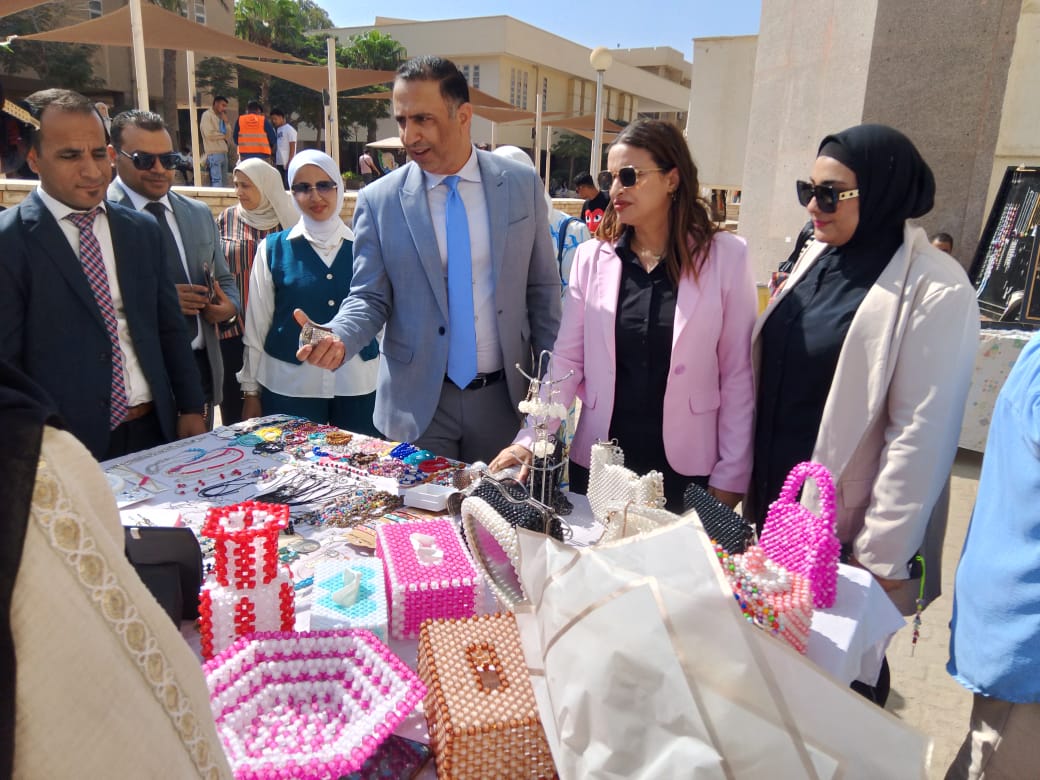 وحدة التضامن الاجتماعي تفتتح معرض الأسر المنتجة بجامعة حلوان بمشاركة 120 عارضا وعارضة
