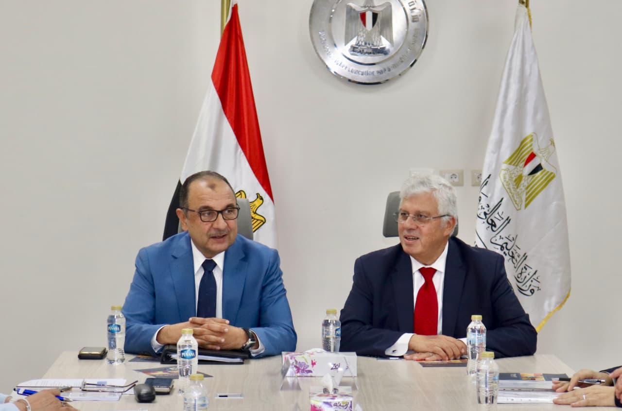 وزيرا التعليم العالي وقطاع الأعمال : التدريب و التأهيل و ربط التعليم بسوق العمل