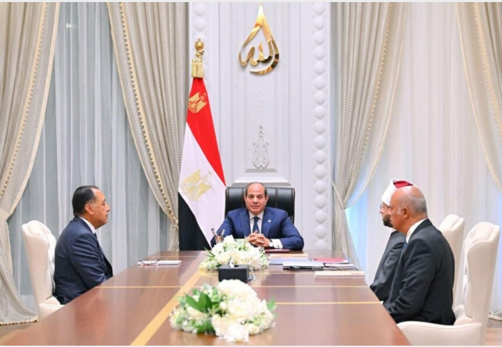 السيسي يستعرض جهود "الأوقاف" في تجديد الخطاب الديني ويؤكد أهمية التصدي للتطرف