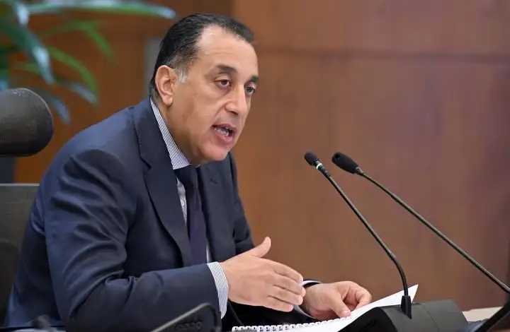 رئيس الوزراء يتابع مع وزير البترول مستجدات تقدم الأعمال الخاصة بتجهيز وربط وحدات التغييز