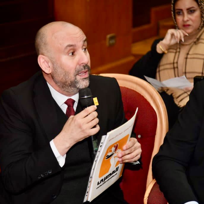 لجنة الإسكان والنقل بالشيوخ تدعم اقتراح باسم كامل لتزويد مترو الخط الأول بالسلالم الكهربائية