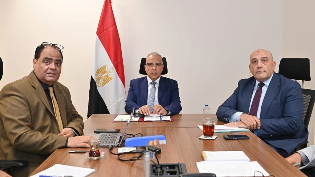 وزير الري يتابع  أهم الملفات حالة مجري نهر النيل و إزالة التعديات وإنتاج خرائط مساحية