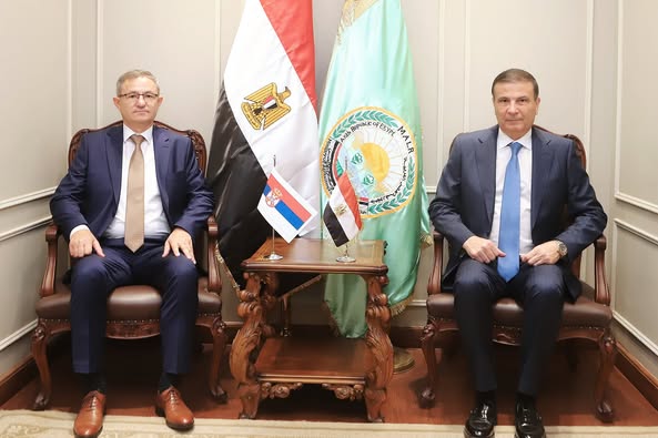 وزير الزراعة يبحث مع نظيره الصربي تعزيز التعاون الزراعي والأمن الغذائي في البلدين