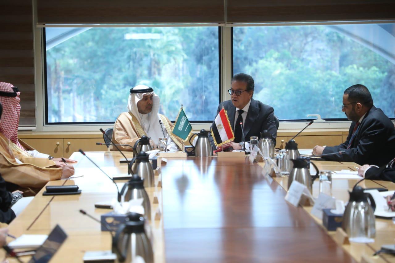 نائب رئيس مجلس الوزراء يبحث مع وزير الصحة السعودي تعزيز التعاون الصحي المشترك وتوطين الصناعات الدوائية