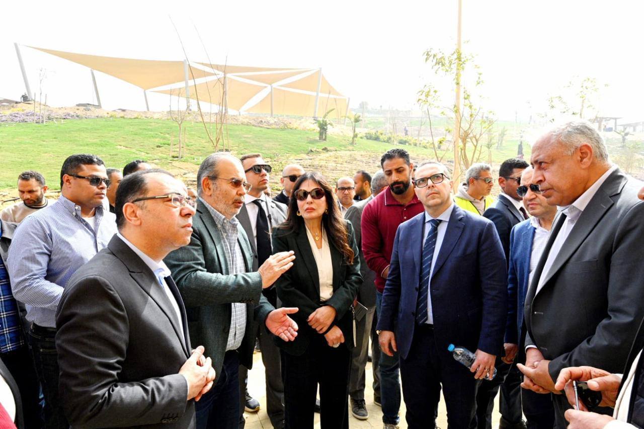 وزيرة الإسكان تقوم بجولة موسعة بمشروع "حدائق تلال الفسطاط"  تشدد على أهمية الالتزام بتطبيق أعلى معايير الجودة بالمشروع