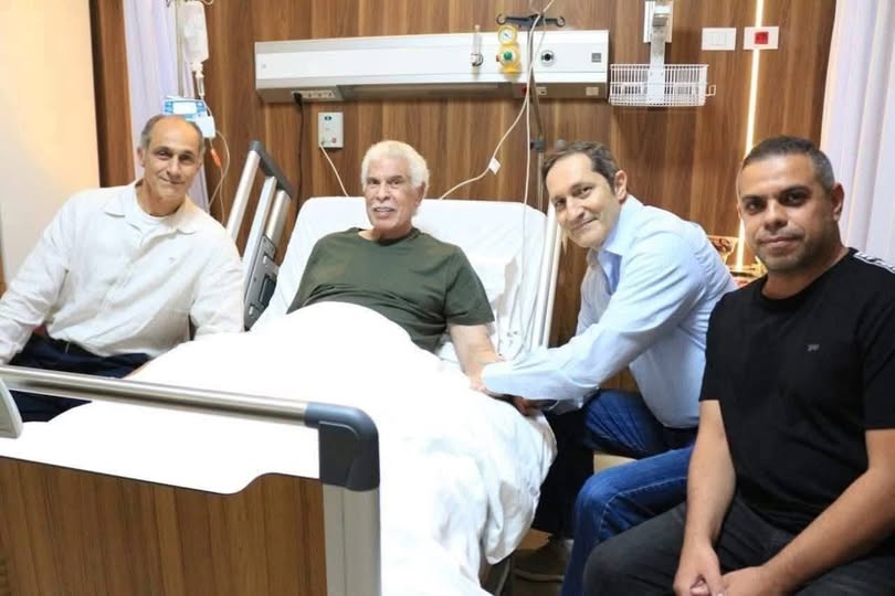 علاء وجمال مبارك يزوران «المعلم» حسن شحاتة في المستشفى: رمز مضيء في تاريخ الكرة المصرية