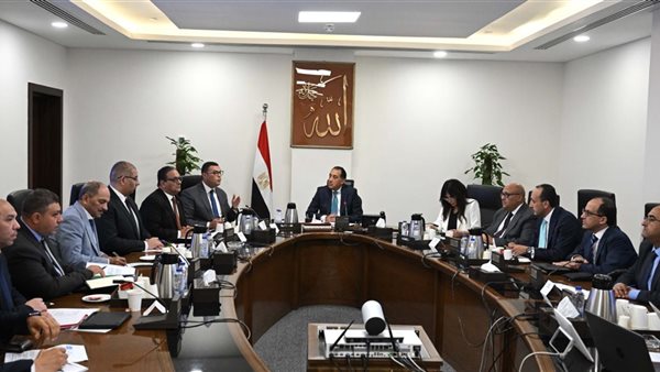 مدبولي يتابع مستجدات تسليم الوحدات السكنية للموظفين المنتقلين للعاصمة الإدارية