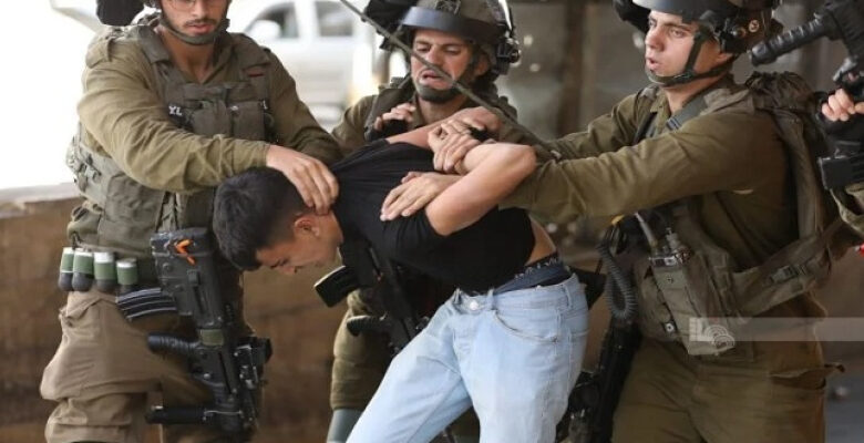 الاحتلال الإسرائيلى يعتقل 16 فلسطينيا من محافظة الخليل جنوب الضفة الغربية