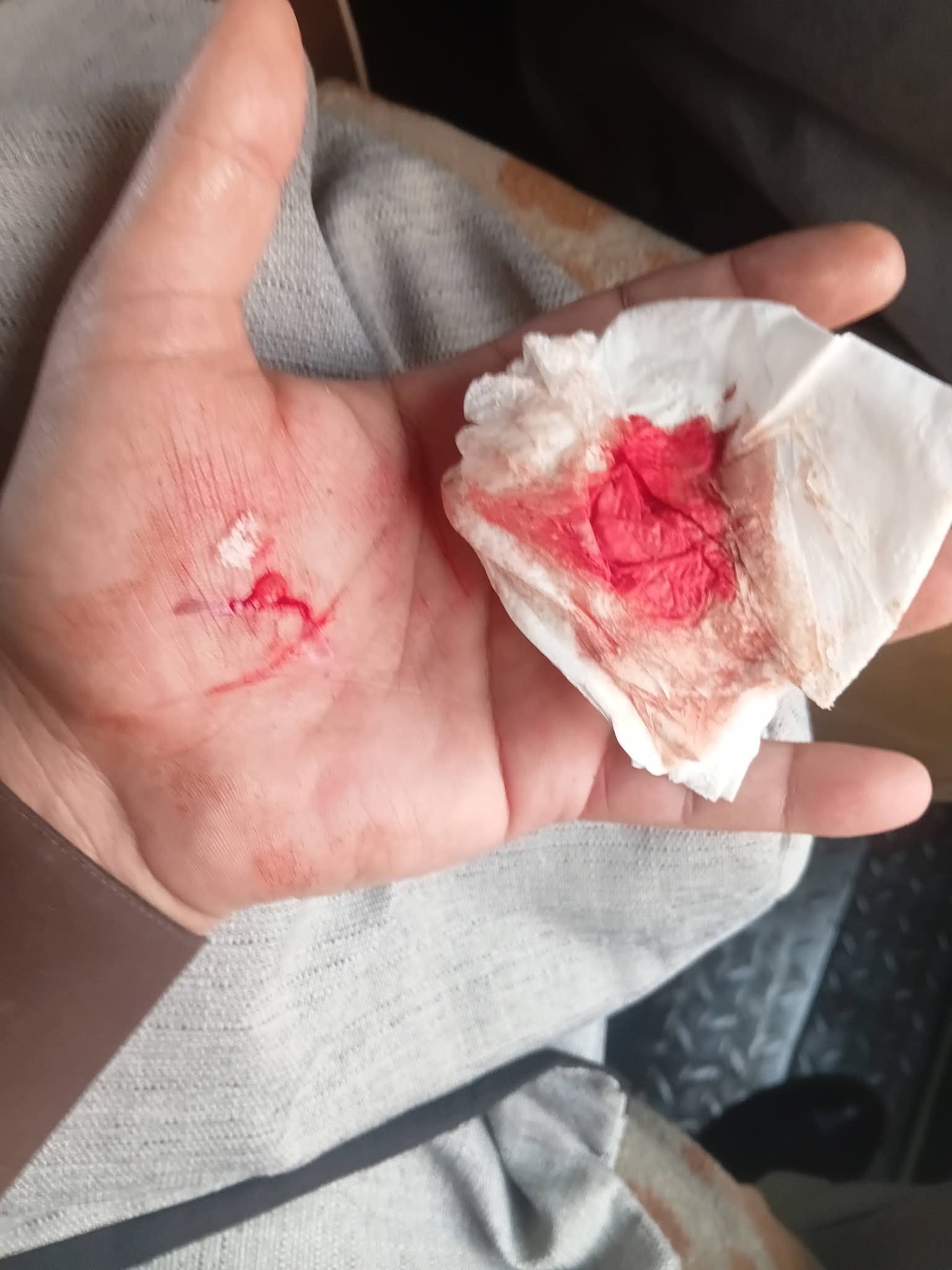 صرخة استغاثة من أهالي "الصف".. بلطجة السائقين يحولان المواقف إلى "ساحة معركة"