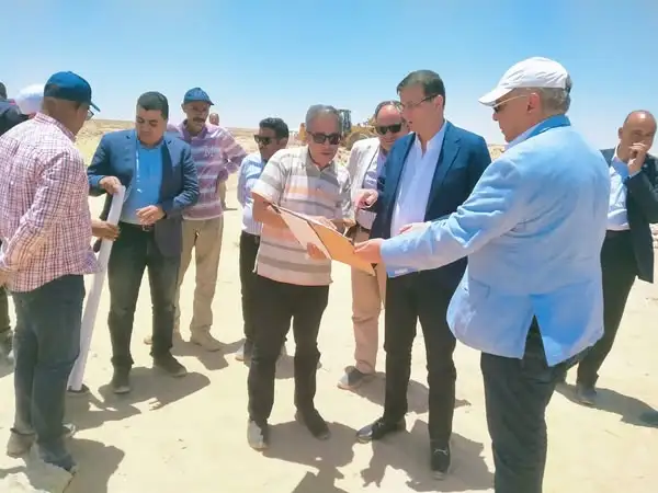 وزير الزراعة يتفقد أعمال حصر وتصنيف الأراضي الصحراوية بمنطقة “العميد” على محور وادي النطرون ـ العلمين
