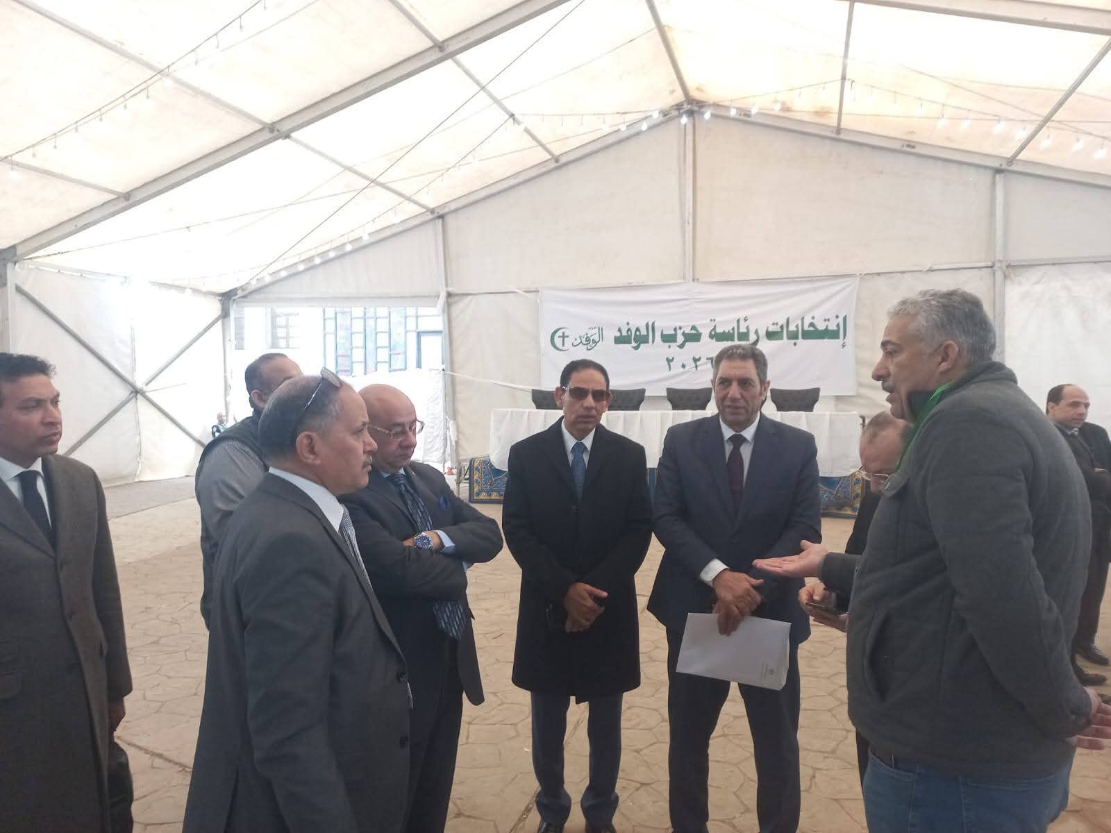 وصول اللجنة القضائية للإشراف على انتخابات رئاسة حزب الوفد وبدء الاستعدادات للتصويت