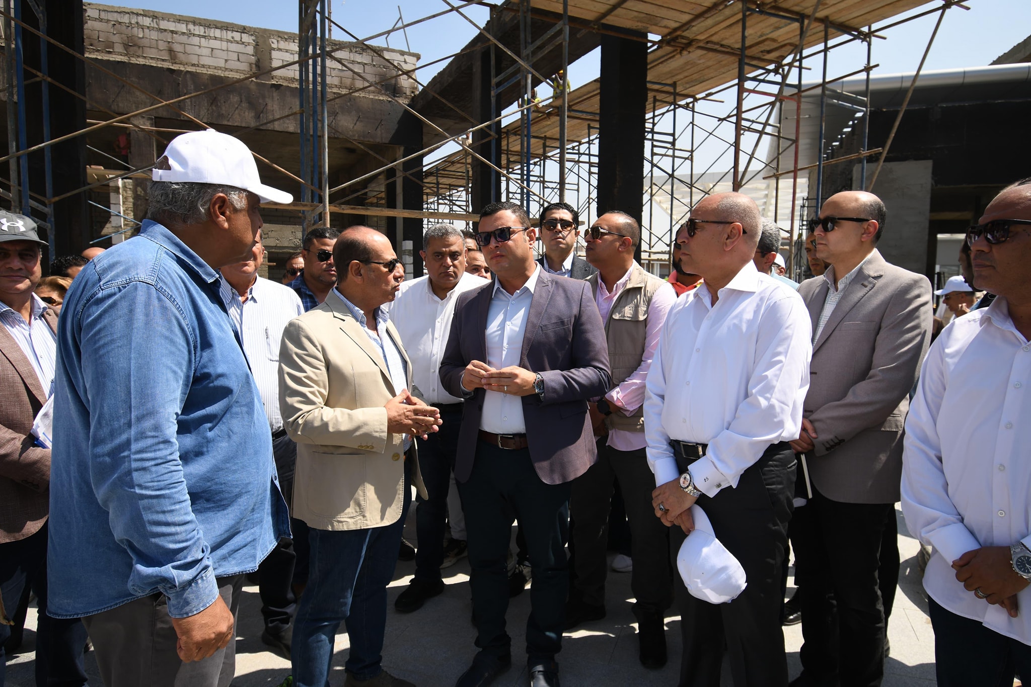 وزير الإسكان ومحافظ القاهرة يتفقدان مكونات مشروع "حدائق تلال الفسطاط" بمنطقة مصر القديمة