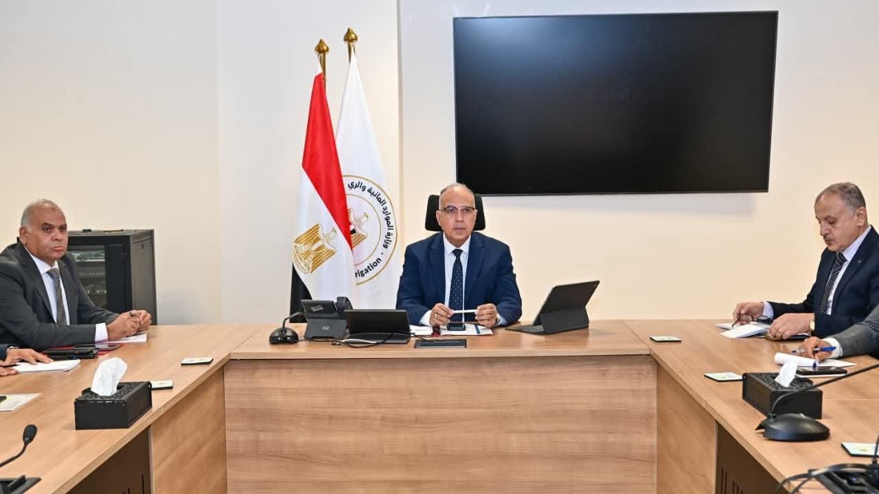 سويلم يوجه بحملات لإزالة التعديات على ترع الفيوم وتشديد الرقابة على المقاولين