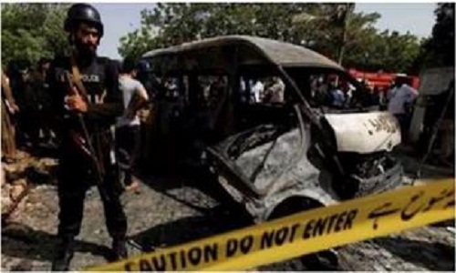مقتل 13 جنديا في هجوم انتحاري على قافلة عسكرية في باكستان