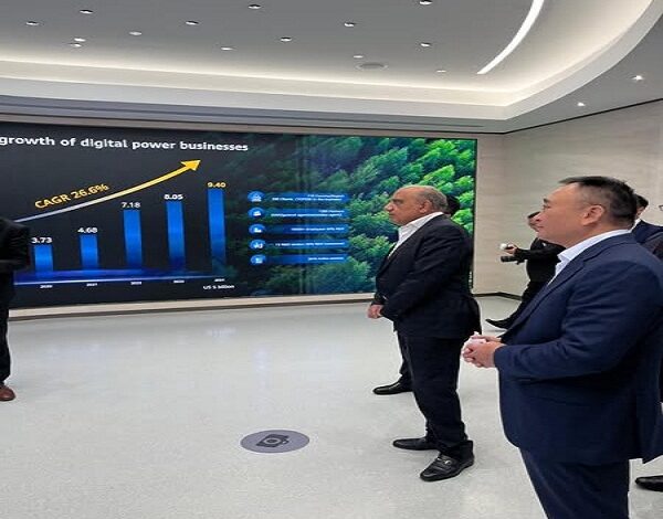 وزير الكهرباء يزور مجموعة شركات هواوي الصينية لبحث تعزيز التعاون والشراكة فى مجالات الطاقة المتجددة