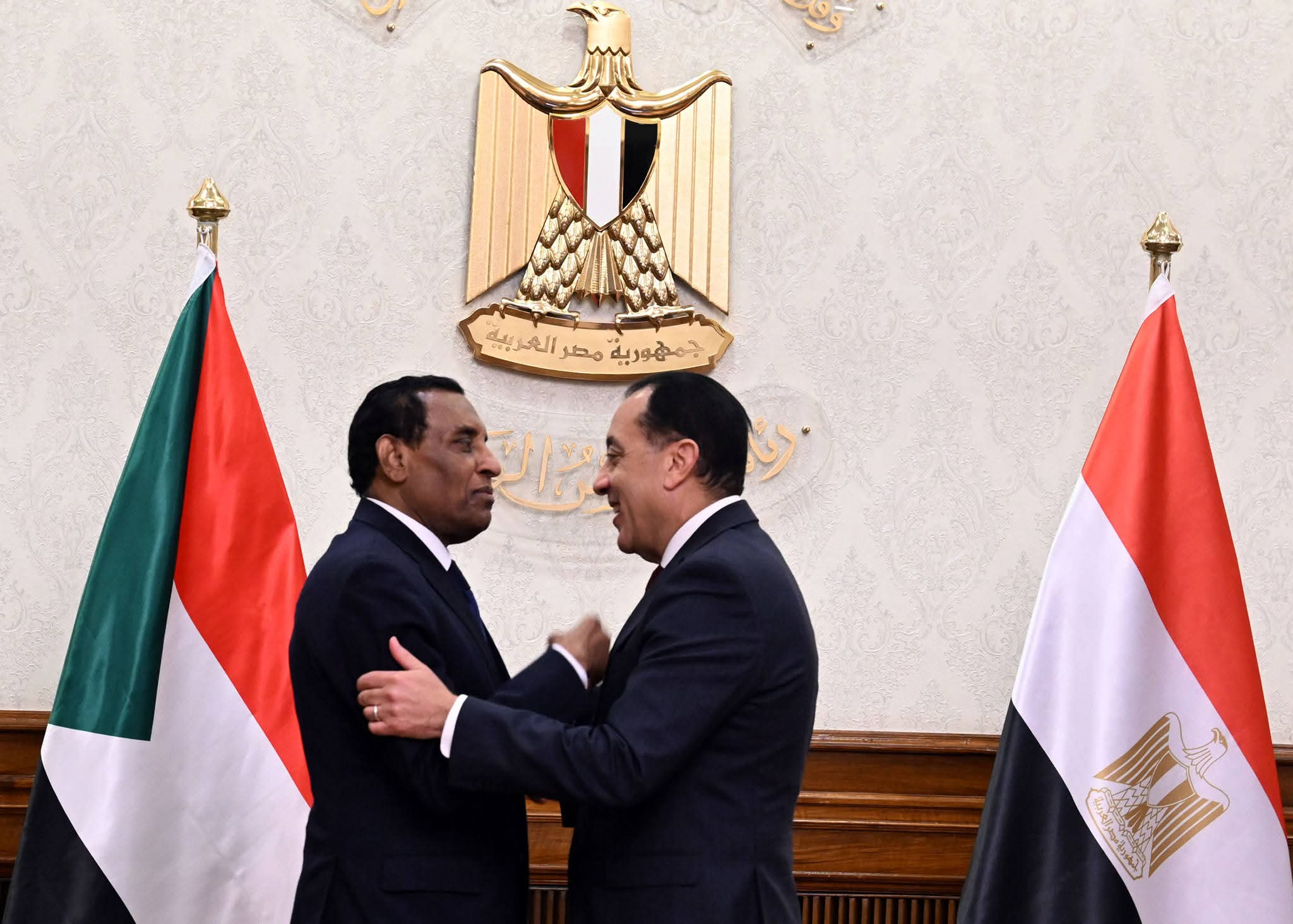 لقاء مشترك يجمع بين "رئيس الوزراء ونظيره السوداني "
