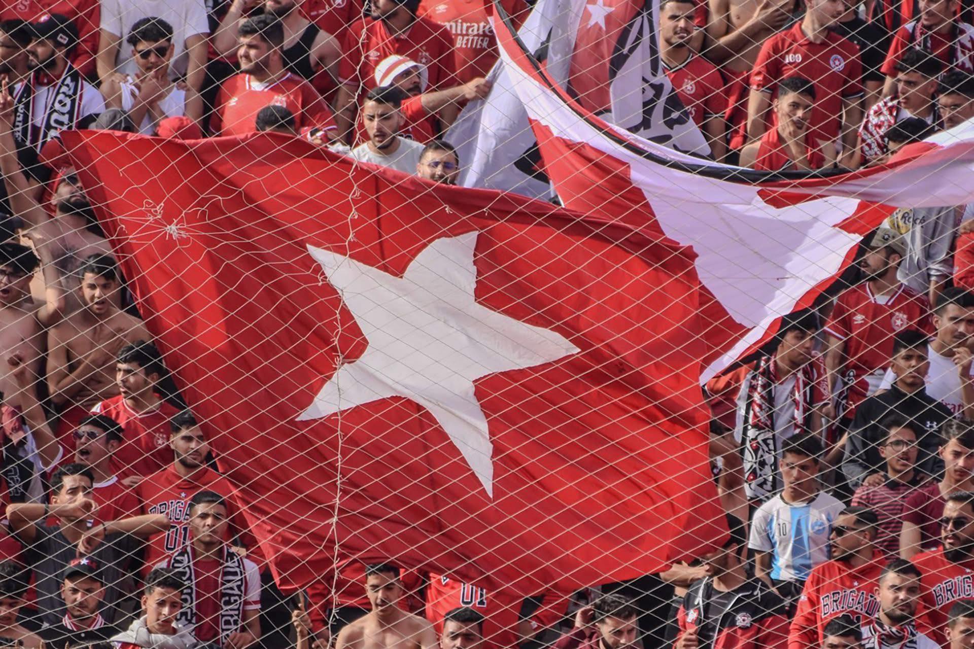 الملاعب التونسية.. ساحة صراع سياسي ومهد للثورة