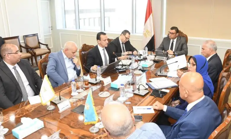 وزير الإسكان يعقد اجتماعًا لمتابعة آخر مستجدات إنشاء وحدتي “تنظيم السوق العقارية” و”تصدير العقار المصري”
